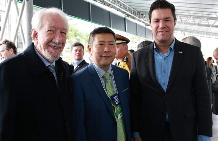 Quatro candidatos ao governo do Paraná foram ao desfile do 7 de Setembro
