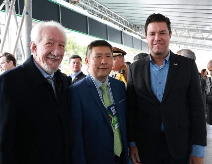 Quatro candidatos ao governo do Paraná foram ao desfile do 7 de Setembro