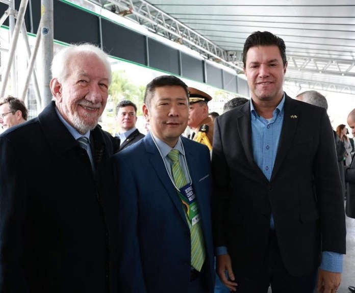 Quatro candidatos ao governo do Paraná foram ao desfile do 7 de Setembro
