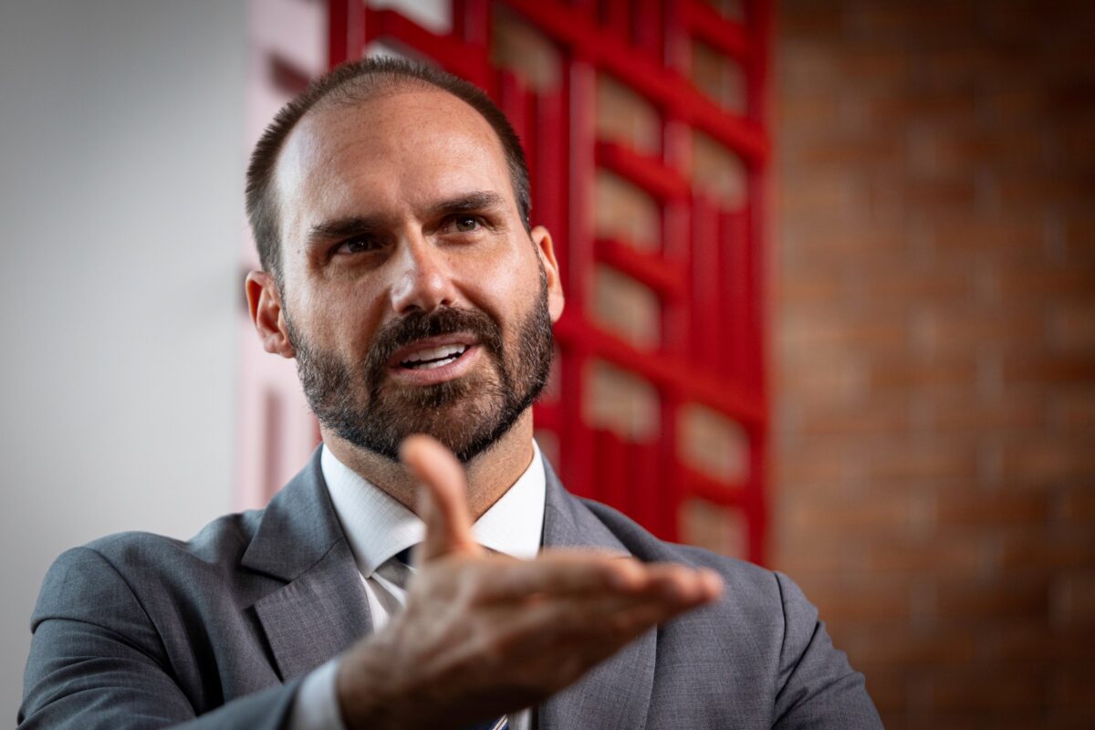 Processo disciplinar da PF investiga Eduardo Bolsonaro