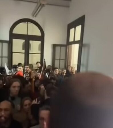 Estudantes de esquerda expulsam palestrantes de direita da Federal