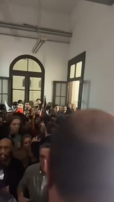 Estudantes de esquerda expulsam palestrantes de direita da Federal