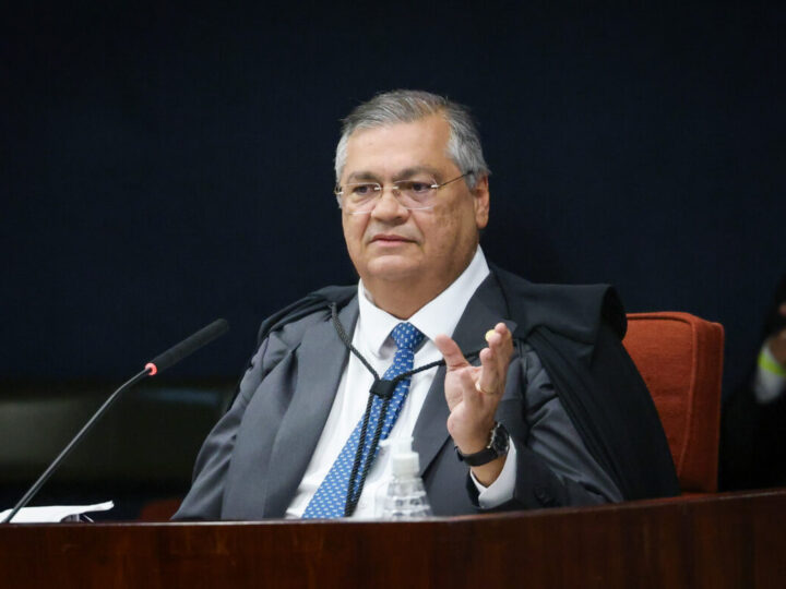 Irregularidades levam Dino a suspender emendas Pix