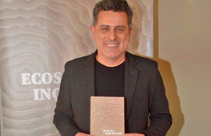 Gilmar Piola lança livro de poesias