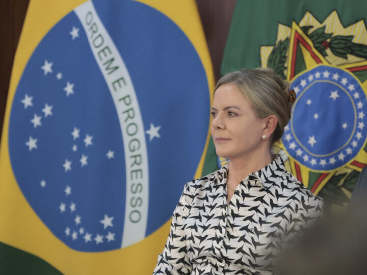 Gleisi Hoffmann critica acusações do União Brasil