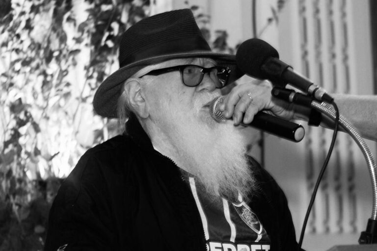 Fluminense presta homenagem a Hermeto Pascoal