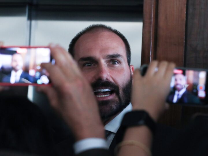Eduardo Bolsonaro critica Itamaraty e diz ter mais acesso a autoridades dos EUA