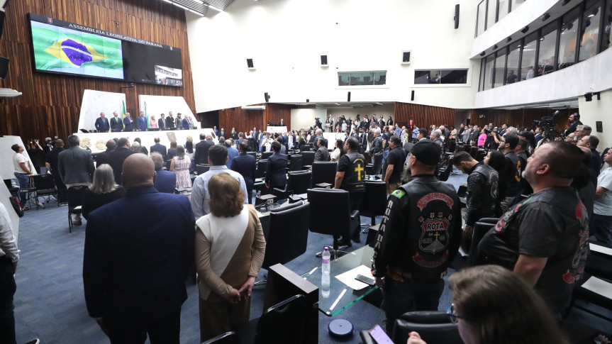 Alel parabeniza igrejas por serviços comunitários