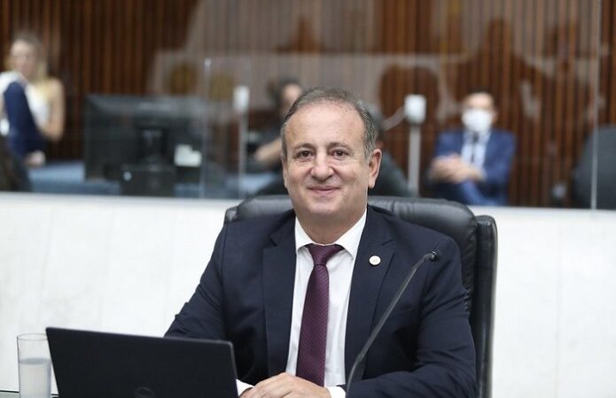 Moacyr Fadel assina acordo de não persecução penal