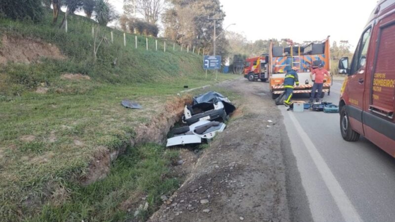 Tragédia em Itaperuçu: Motorista Atropela e Mata Homem Antes de Capotar Veículo