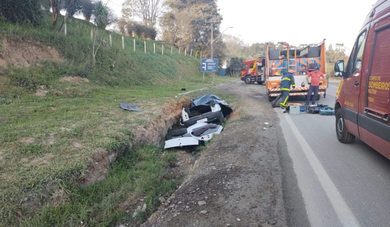 Tragédia em Itaperuçu: Motorista Atropela e Mata Homem Antes de Capotar Veículo
