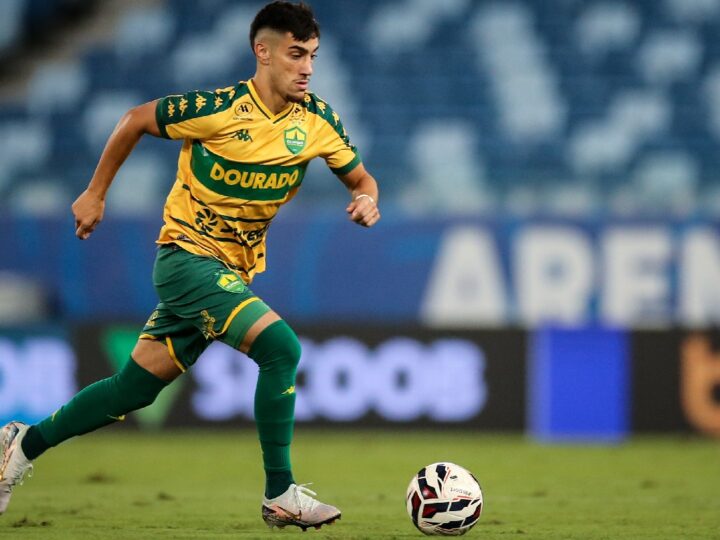 Ex-jogador de Athletico e São Paulo, Pedrinho, é acusado de violência doméstica e tentativa de invasão