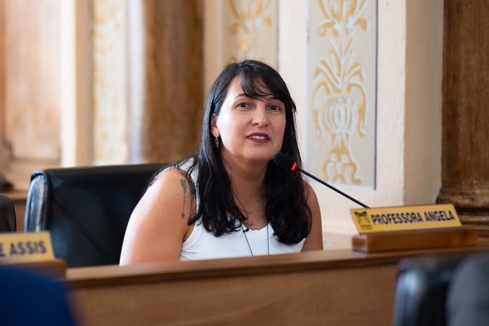 Apologia as drogas pode levar Professora Angela perder mandato