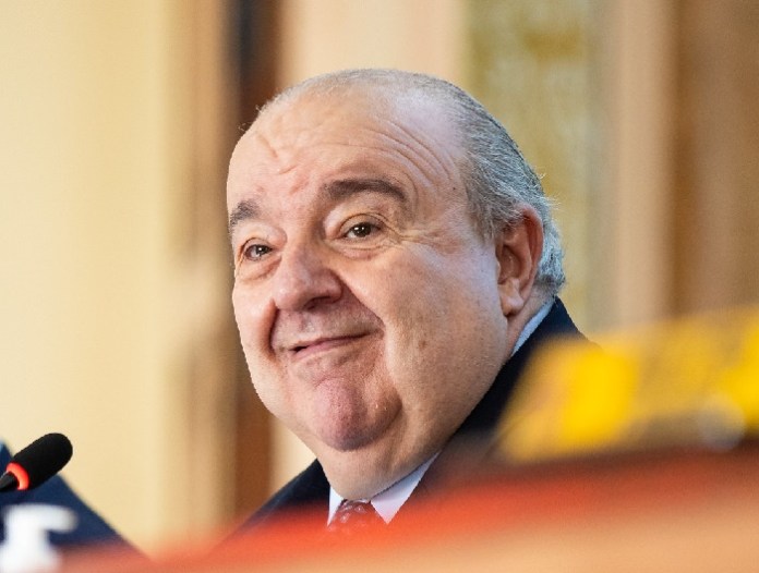 Rafael Greca conversa com o PSB, mas adia a decisão