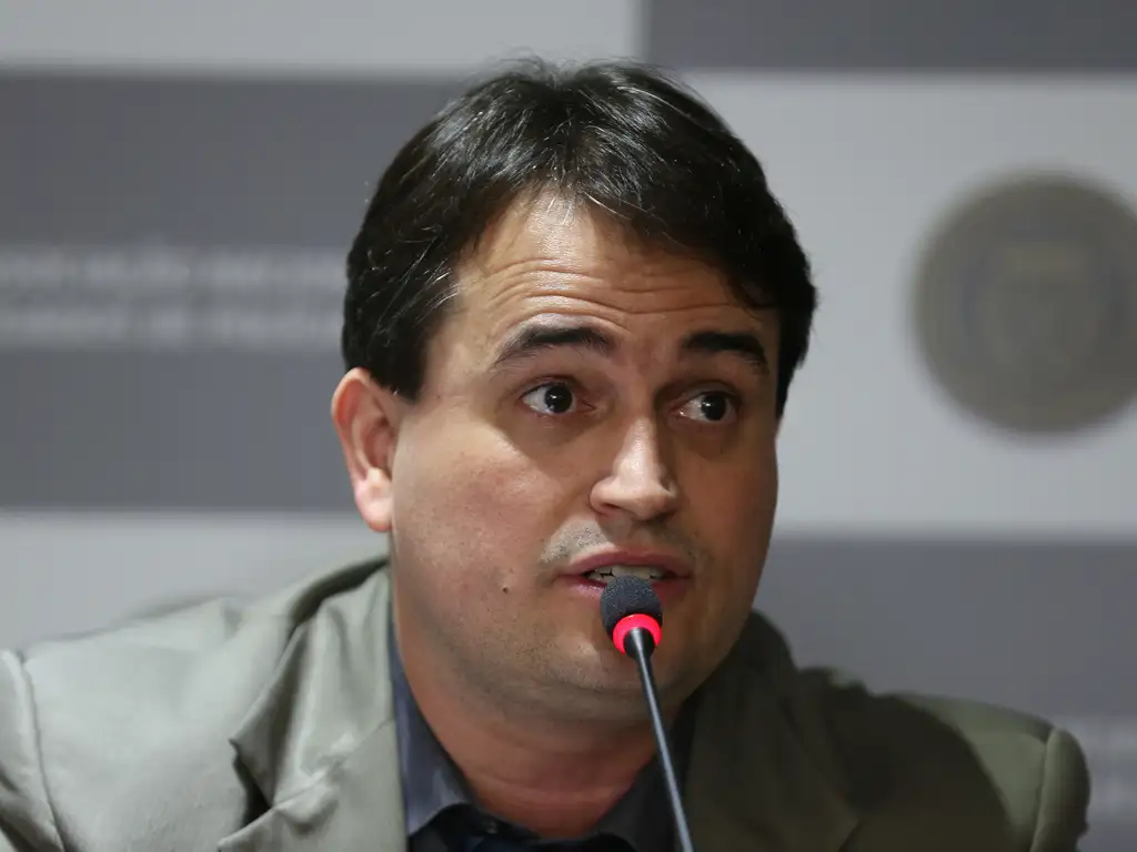 Escândalo na PF: Ex-Diretor Preso em Operação Contra Corrupção Ambiental