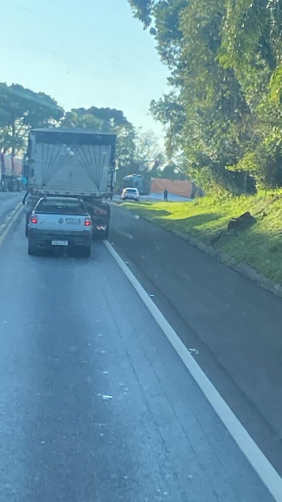 Congestionamento devido ao acidente na BR 27& próximo ao Três Pinheiros (Foto: Divulgação/Whatsapp Grupo BR-277)