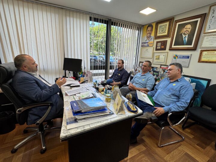 Laranjeiras do Sul recebe R$ 8 milhões para terreno e ônibus universitário com apoio de Artagão Júnior