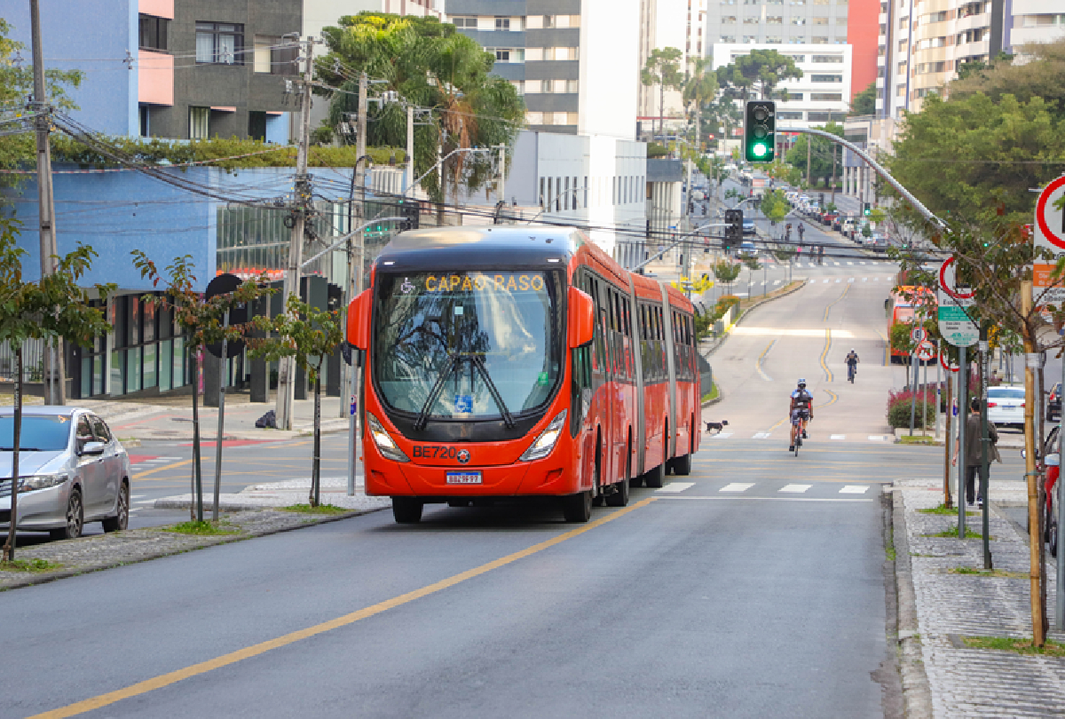 Curitiba registra queda de 35% nos acidentes com ônibus após implementação de medidas de segurança