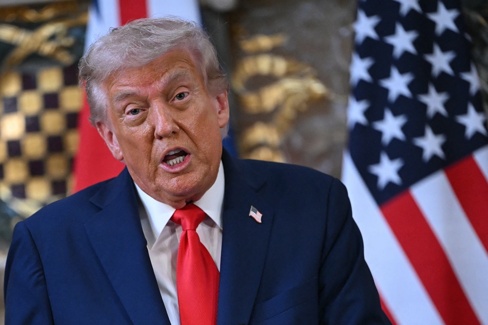 Trump critica emissoras e sugere revogação de licenças
