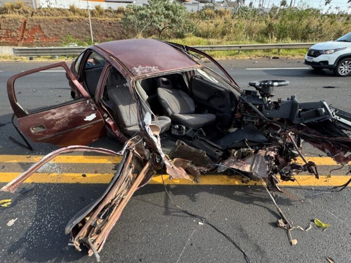 Tragédia na PR-444: Batida Violenta Arranca Motor de Carro e Deixa Condutora em Estado Grave
