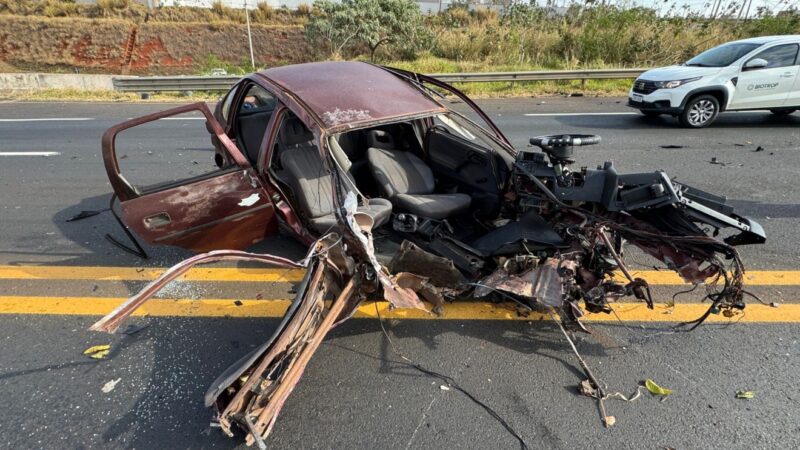 Tragédia na PR-444: Batida Violenta Arranca Motor de Carro e Deixa Condutora em Estado Grave