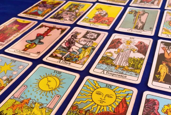 Além das Cartas: Diálogo e Empatia Revelam o Verdadeiro Potencial da Leitura de Tarô