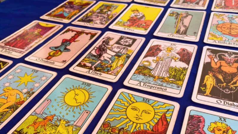 Além das Cartas: Diálogo e Empatia Revelam o Verdadeiro Potencial da Leitura de Tarô
