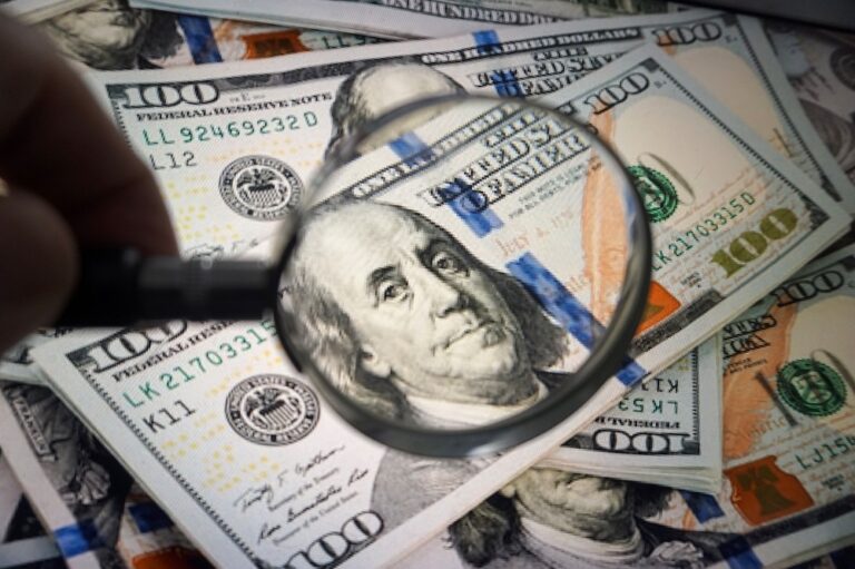 Dólar poderia estar abaixo de R$ 5,00 com lição de casa do governo