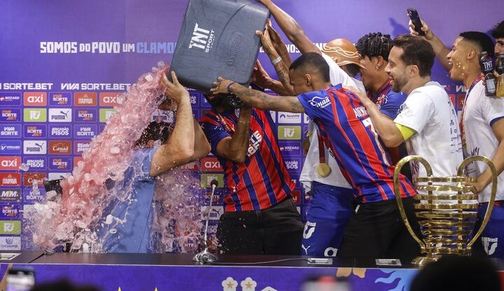 Festa Tricolor Extrema: Rogério Ceni Surpreendido com Banho de Gelo Após Título do Bahia