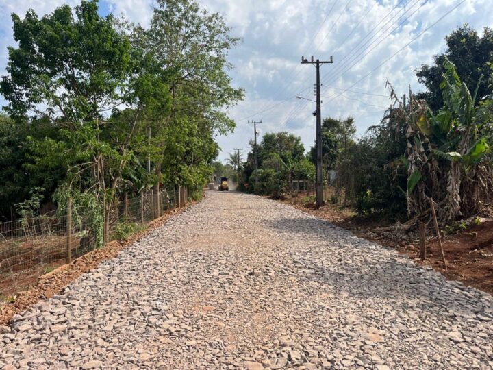 Estrada do Chapadão em Laranjal Recebe Asfalto Novo: Desenvolvimento Rural em Movimento