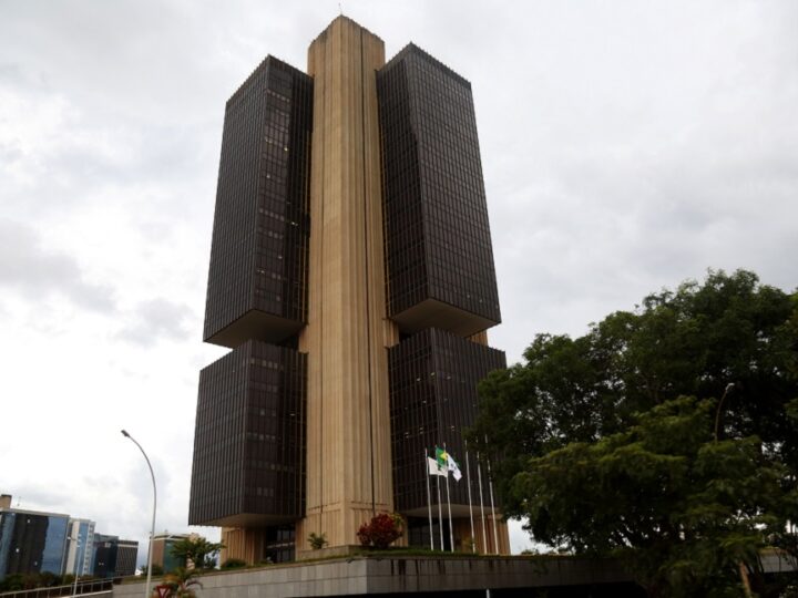 Banco Central mantém Selic em 15% ao ano