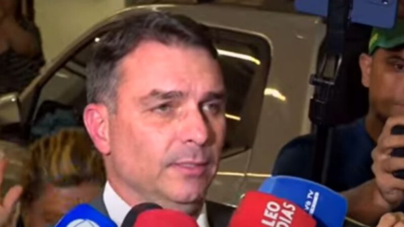 Condição de Jair Bolsonaro é atualizada por Flávio em hospital