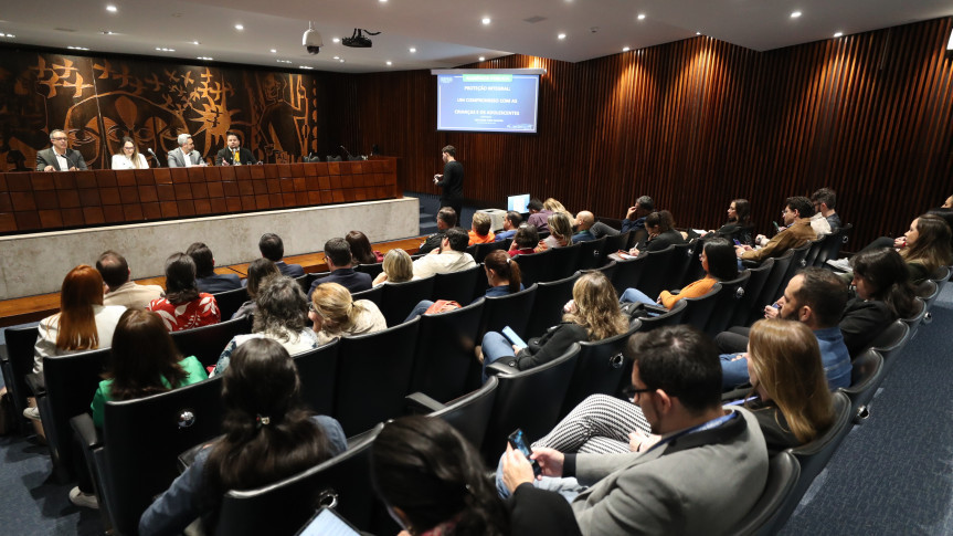 Paraná Debate Proteção Infantil: Assembleia Legislativa Busca Soluções Contra a Violência
