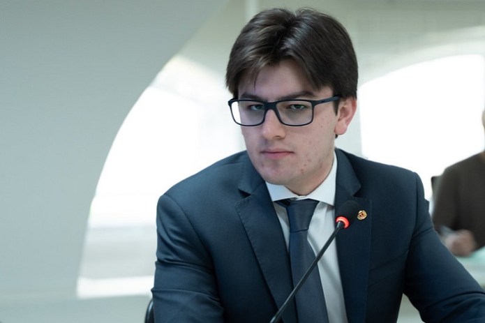 Guilherme Kilter encara estudante que o expulsou da Federal