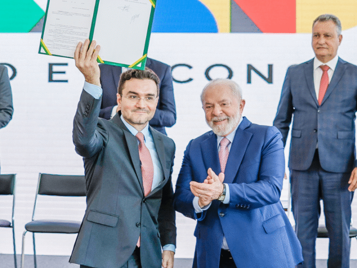 Lula se encontra com Celso Sabino após exigência de saída do governo