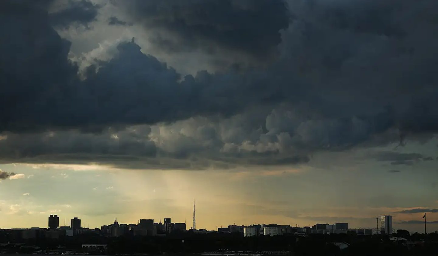 Alerta de Tempestade: Sete Estados Brasileiros em Risco Iminente