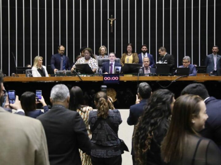 Câmara aprova urgência para projeto de anistia a condenados por atos de 8 de janeiro