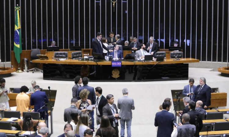 PEC da Blindagem Avança na Câmara e Segue para o Senado com Forte Oposição