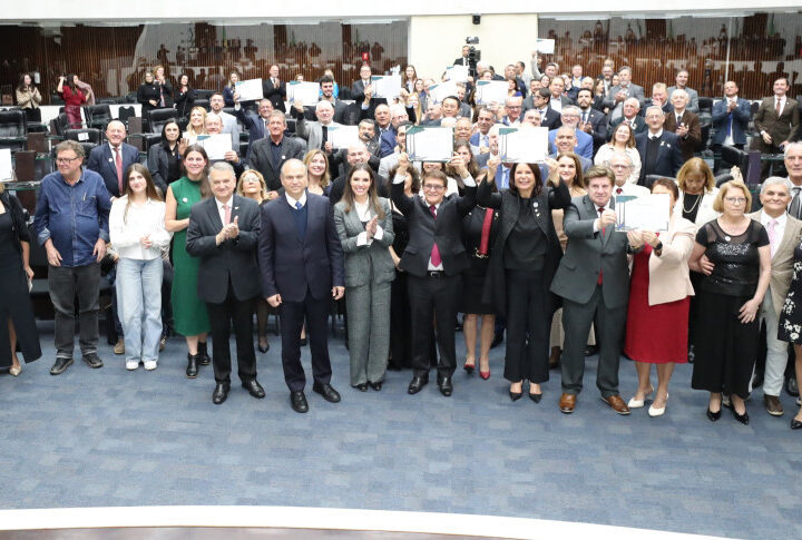 Assembleia Legislativa do Paraná Reconhece Excelência e Contribuição do Mercado Imobiliário em Sessão Solene