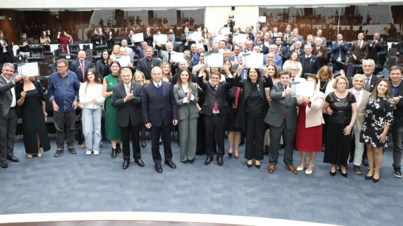 Assembleia Legislativa do Paraná Reconhece Excelência e Contribuição do Mercado Imobiliário em Sessão Solene