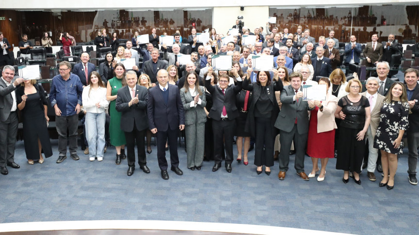 Assembleia Legislativa do Paraná Reconhece Excelência e Contribuição do Mercado Imobiliário em Sessão Solene
