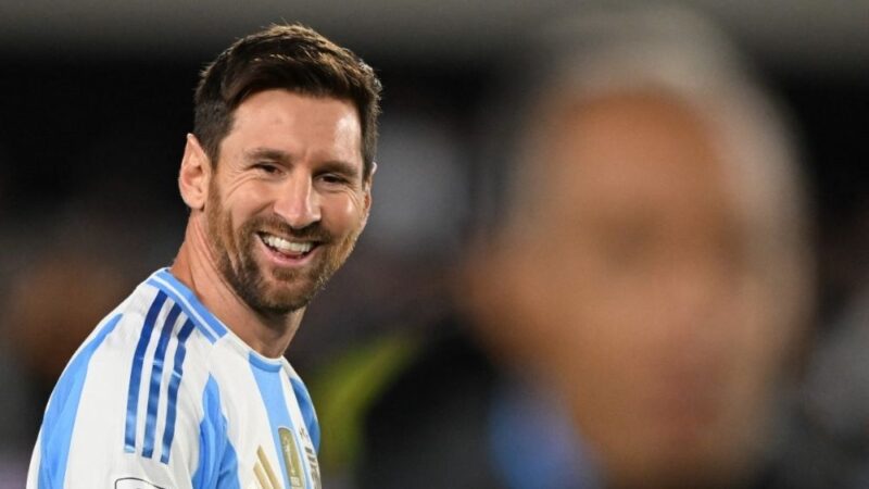 Emocionado, Messi se Despede da Argentina com Gols e Vitória em Noite de Festa