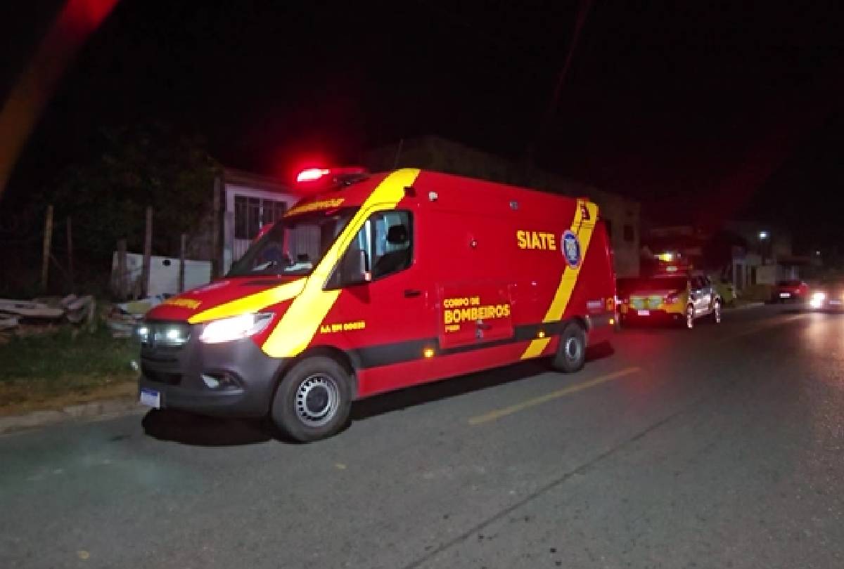 Mulher é esfaqueada pelo marido em Colombo; ataque ocorreu na frente de crianças