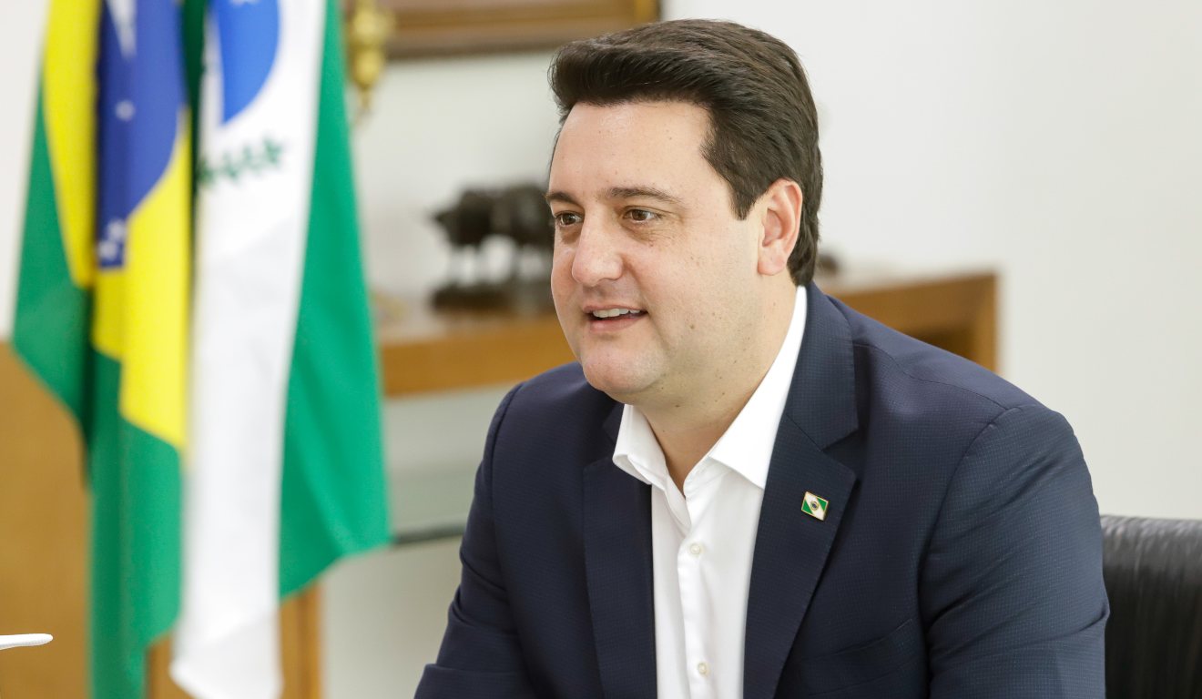 Pesquisa no Paraná: Ratinho Jr. Surge como Favorito para o Senado, Mas Cenário Alternativo Aponta Mudança