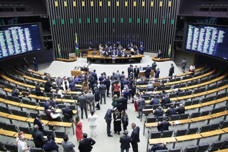 Proposta de anistia gera debates intensos entre partidos