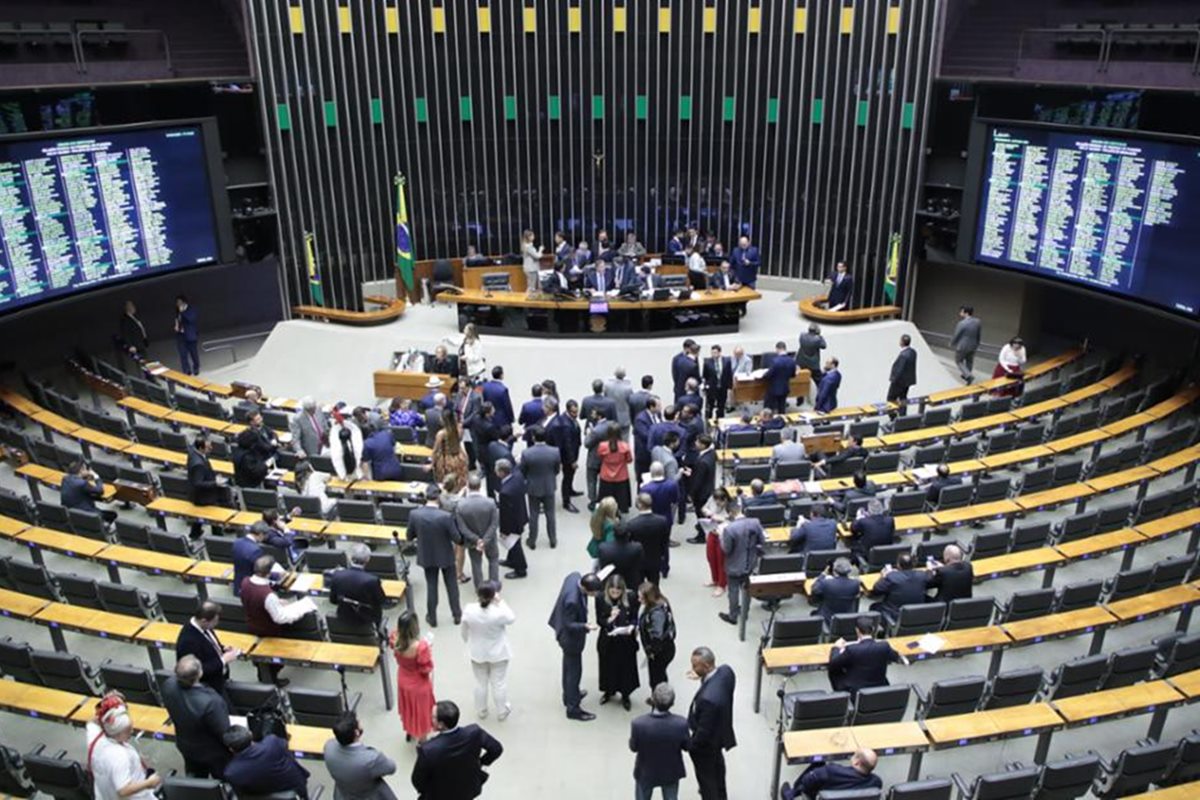 Proposta de anistia gera debates intensos entre partidos