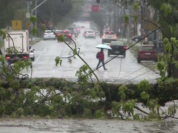 Tempestade Deixa Centenas de Milhares Sem Energia no Paraná: Copel Corre Contra o Tempo Para Restabelecer Fornecimento