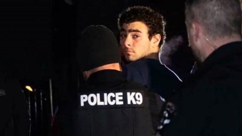 Retirada das acusações de terrorismo contra jovem acusado de assassinato