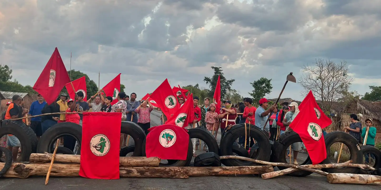 MST Bloqueia Rodovia no Tocantins por Desapropriação de Terras; Incra Promete Reunião
