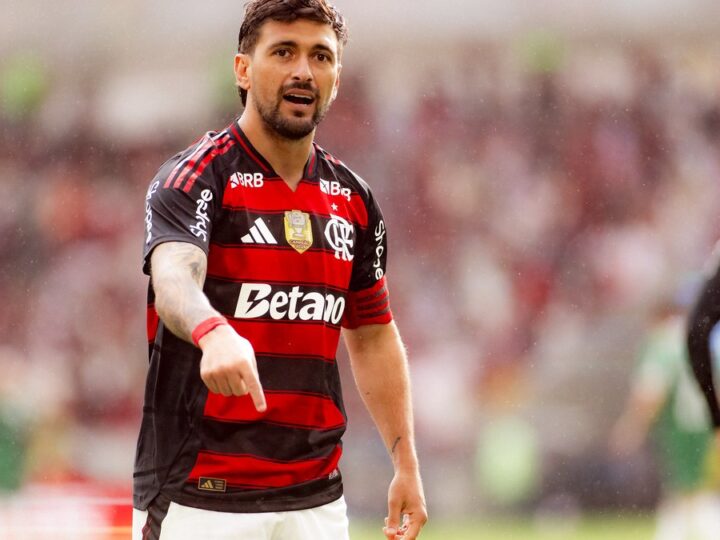 Arrascaeta Brilha no Maracanã e Alcança Marca Histórica em Vitória Rubro-Negra